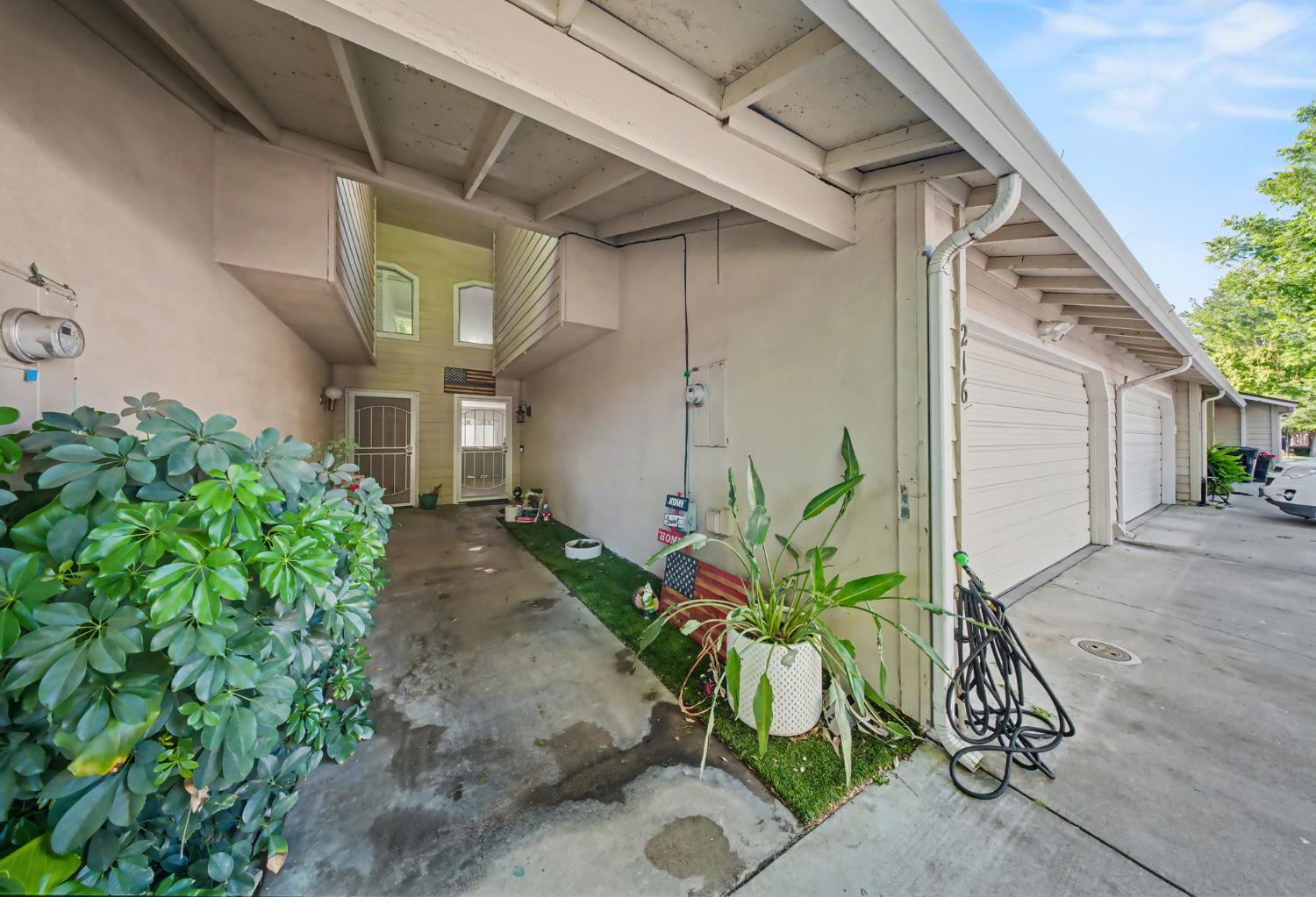 216 Tiffany Circle Ripon, CA 95366 - Photo 3 of 26