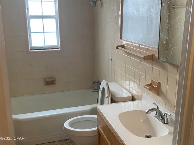 $275,000 | 6920 Florida Street, Grand Ridge, FL 32442