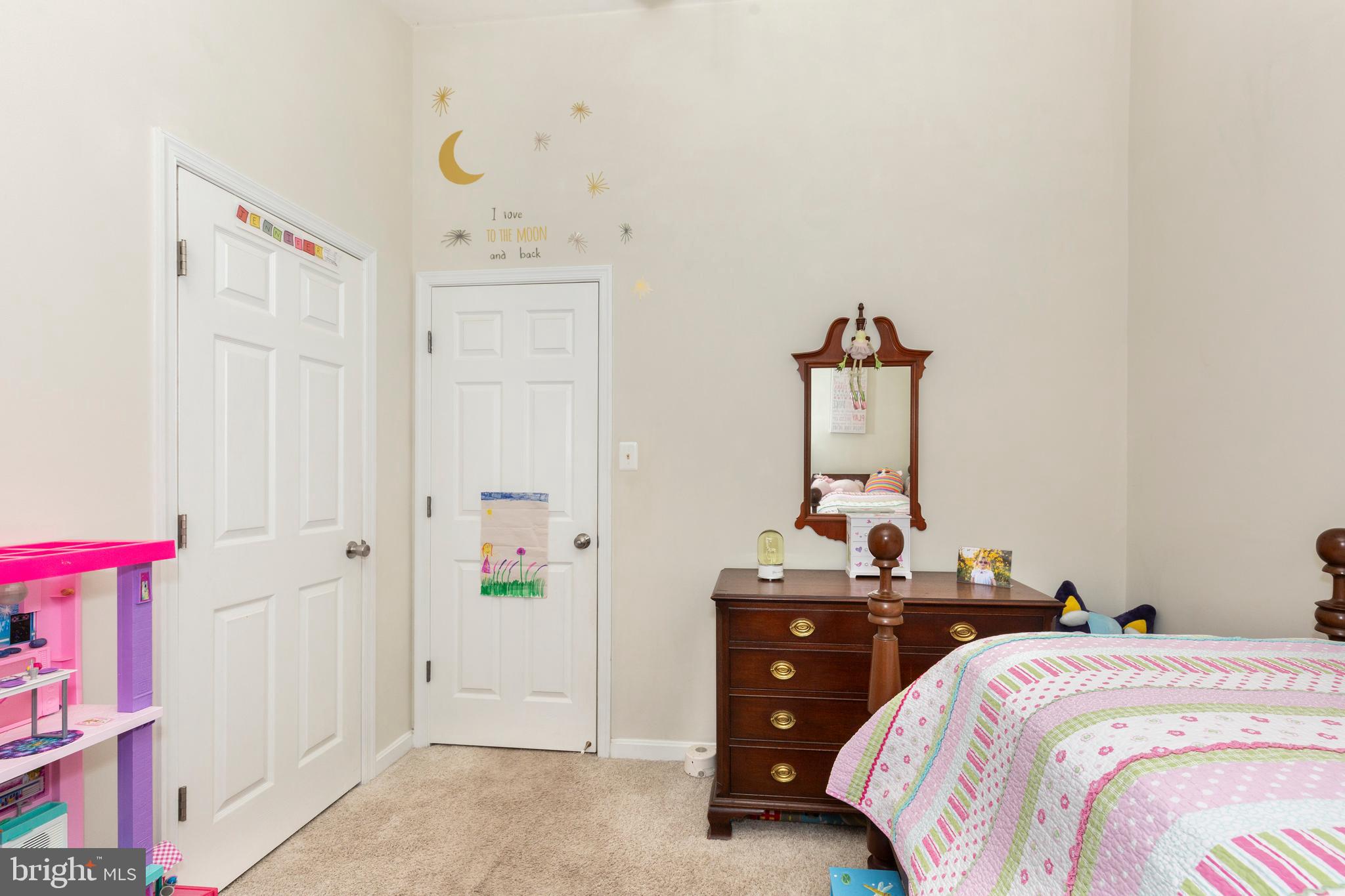 314 Huntinghorn Street Taneytown, MD 21787 - Photo 25 of 47 a bedroom with a bed and a table