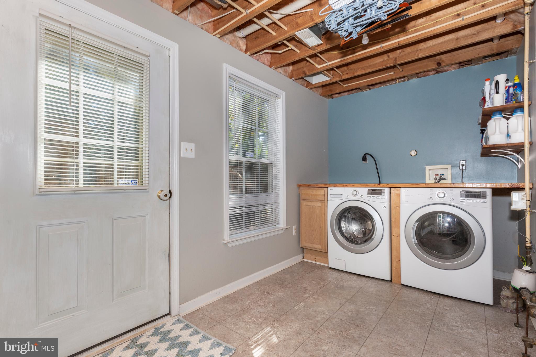 314 Huntinghorn Street Taneytown, MD 21787 - Photo 43 of 47 a utility room with dryer and washer