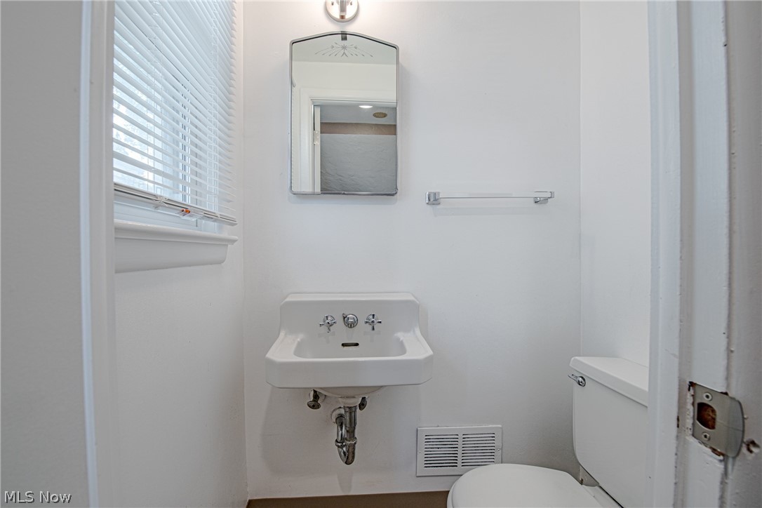 2329 Traymore Road Cleveland, OH 44118 - Photo 16 of 21