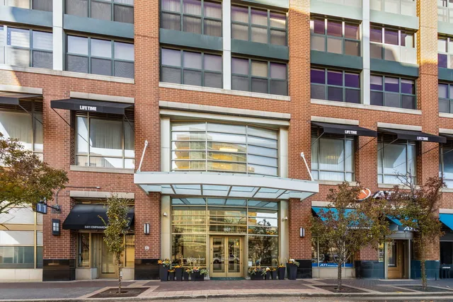 $2,950 | 807 Davis Street, Unit 1308, Evanston, IL 60201