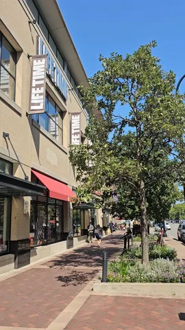 $2,950 | 807 Davis Street, Unit 1308, Evanston, IL 60201