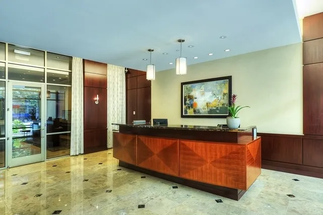 $2,950 | 807 Davis Street, Unit 1308, Evanston, IL 60201