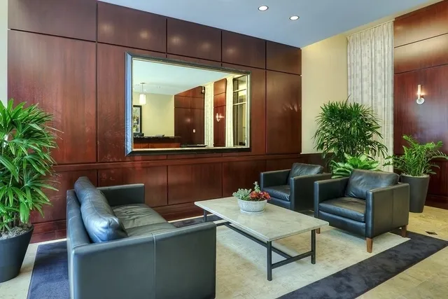 $2,950 | 807 Davis Street, Unit 1308, Evanston, IL 60201