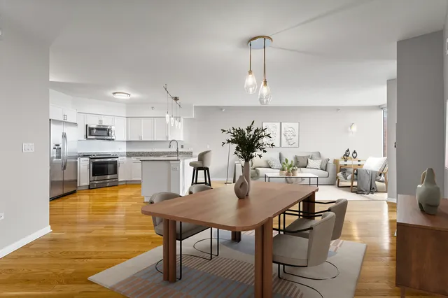 $2,950 | 807 Davis Street, Unit 1308, Evanston, IL 60201