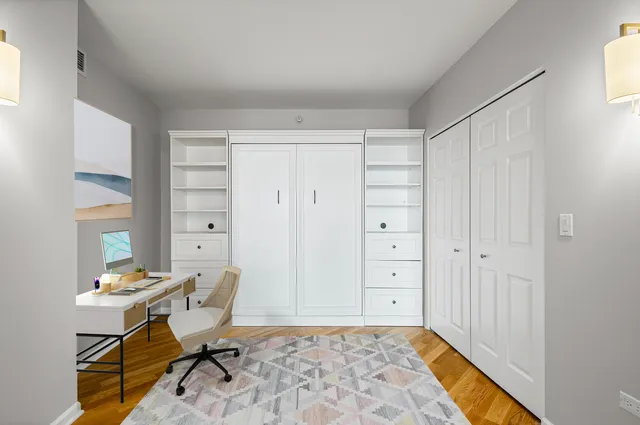 $2,950 | 807 Davis Street, Unit 1308, Evanston, IL 60201