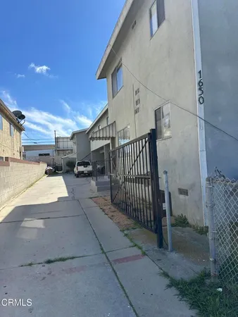 $2,325 | 1650 West 209th Street, Unit 6, Torrance, CA 90501