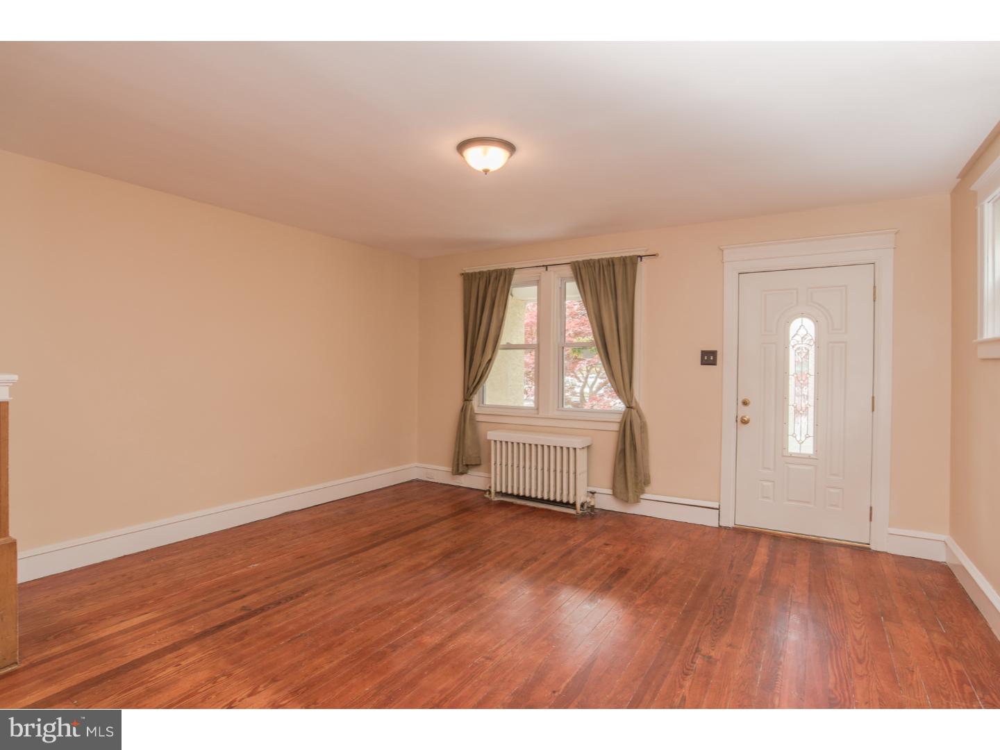 607 Nutt Road Phoenixville, PA 19460 - Photo 6 of 18 Living Room