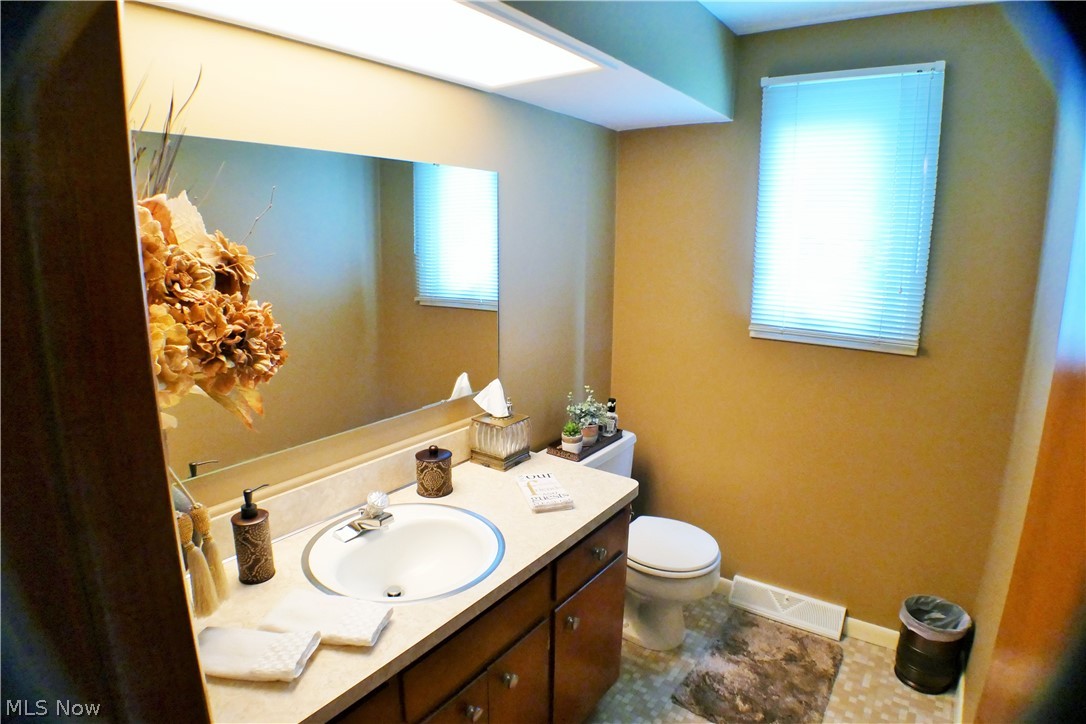 6685 Bonnieview Road Cleveland, OH 44143 - Photo 15 of 27 First floor 1/2 bath