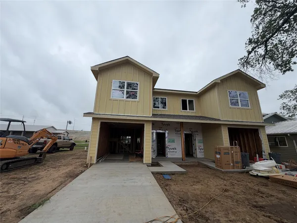 $1,800 | 1409 Emile Street, Unit B, Bastrop, TX 78602