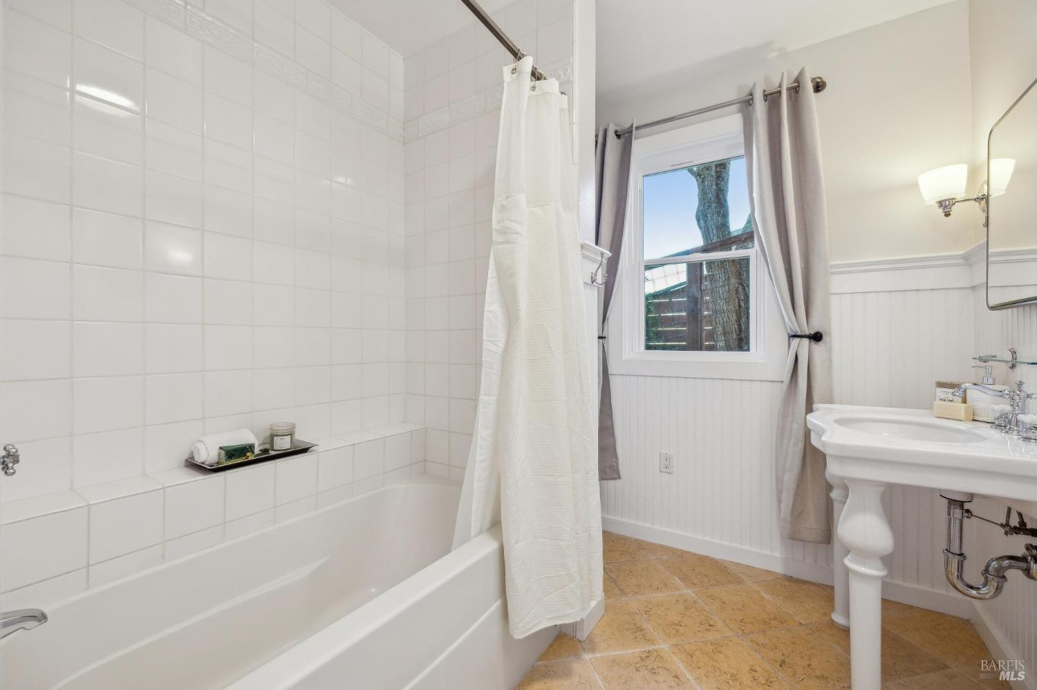 981 Greenhill Road Mill Valley, CA 94941 - Photo 56 of 91 a bathroom with a bathtub sink vanity and mirror