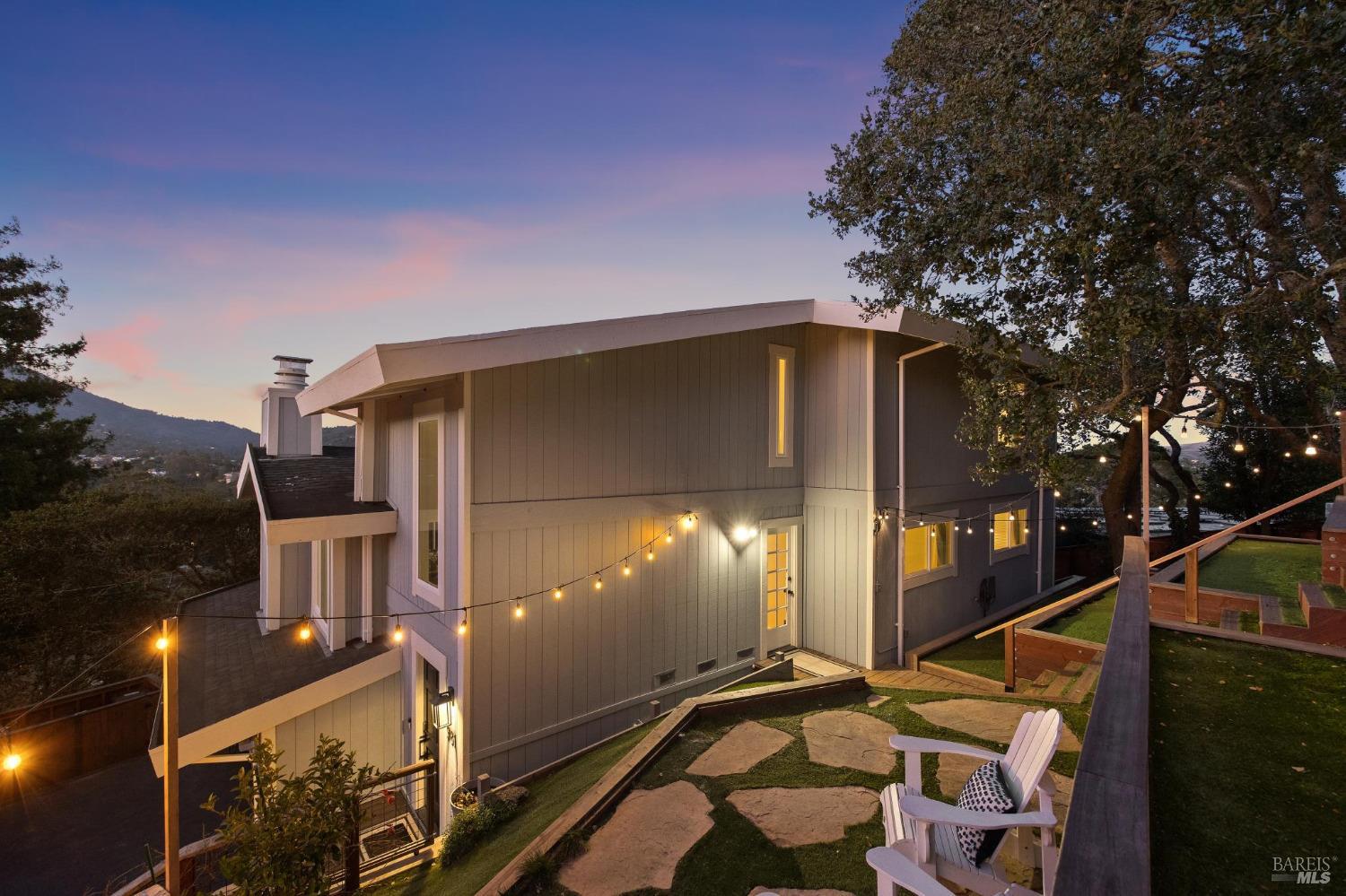 981 Greenhill Road Mill Valley, CA 94941 - Photo 88 of 91 a backyard of a house with table and chairs