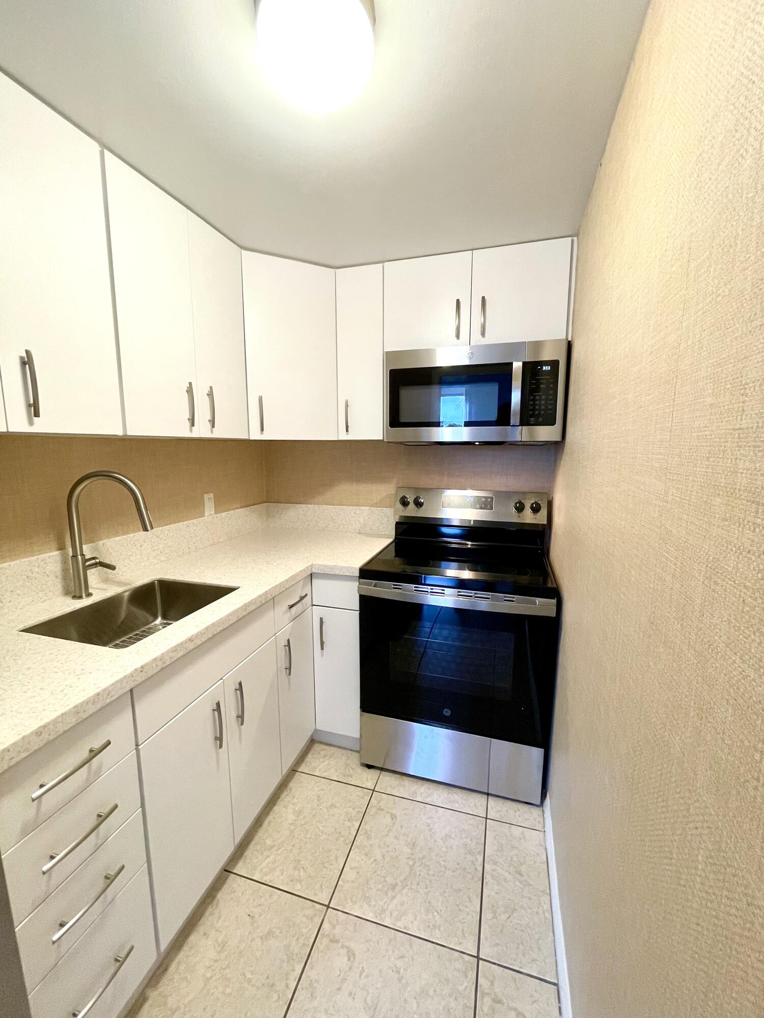 15 South Golfview Road, Unit 403 Lake Worth Beach, FL 33460 - Photo 26 of 32 IMG_7647