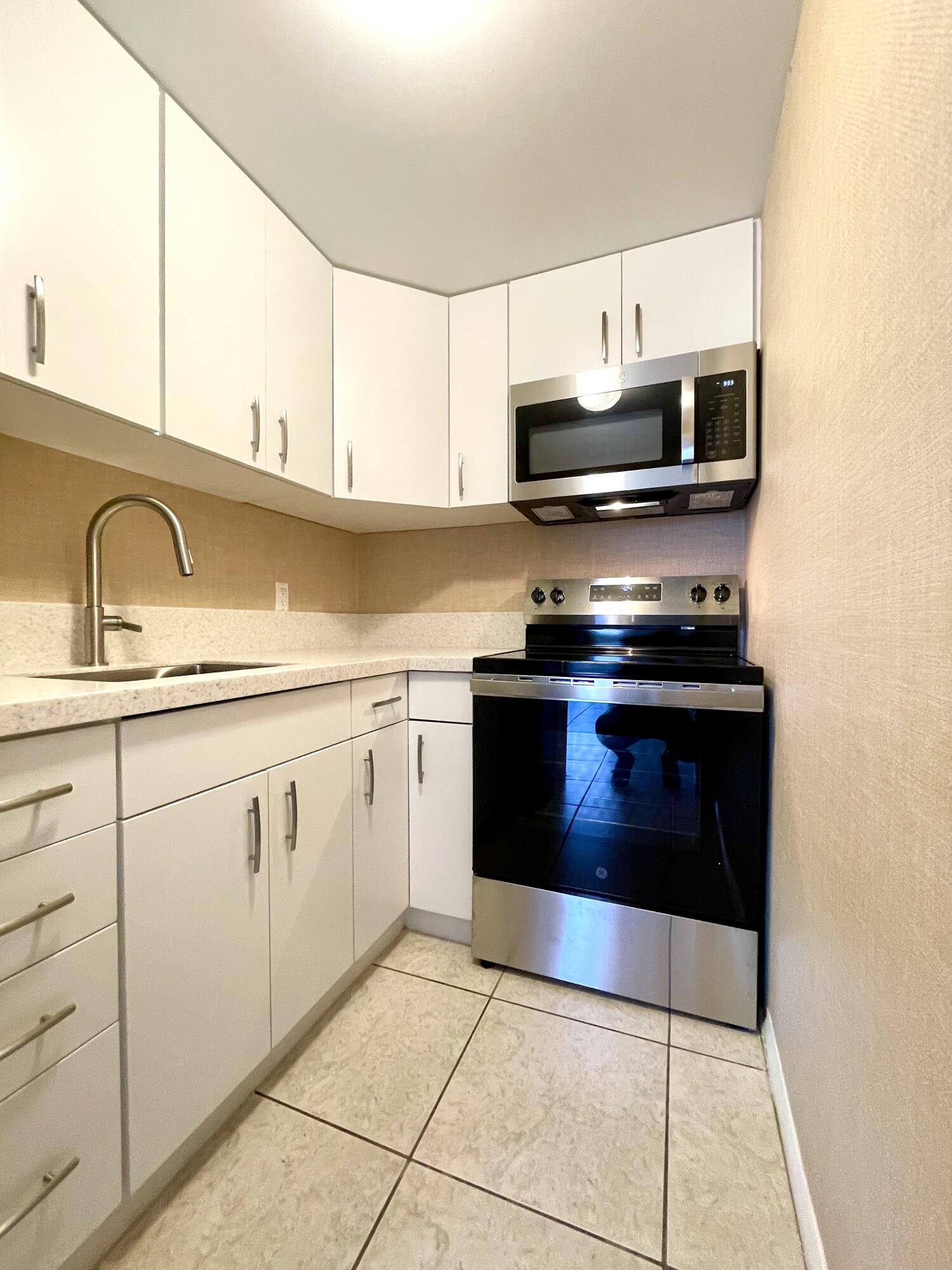 15 South Golfview Road, Unit 403 Lake Worth Beach, FL 33460 - Photo 27 of 32 IMG_7648