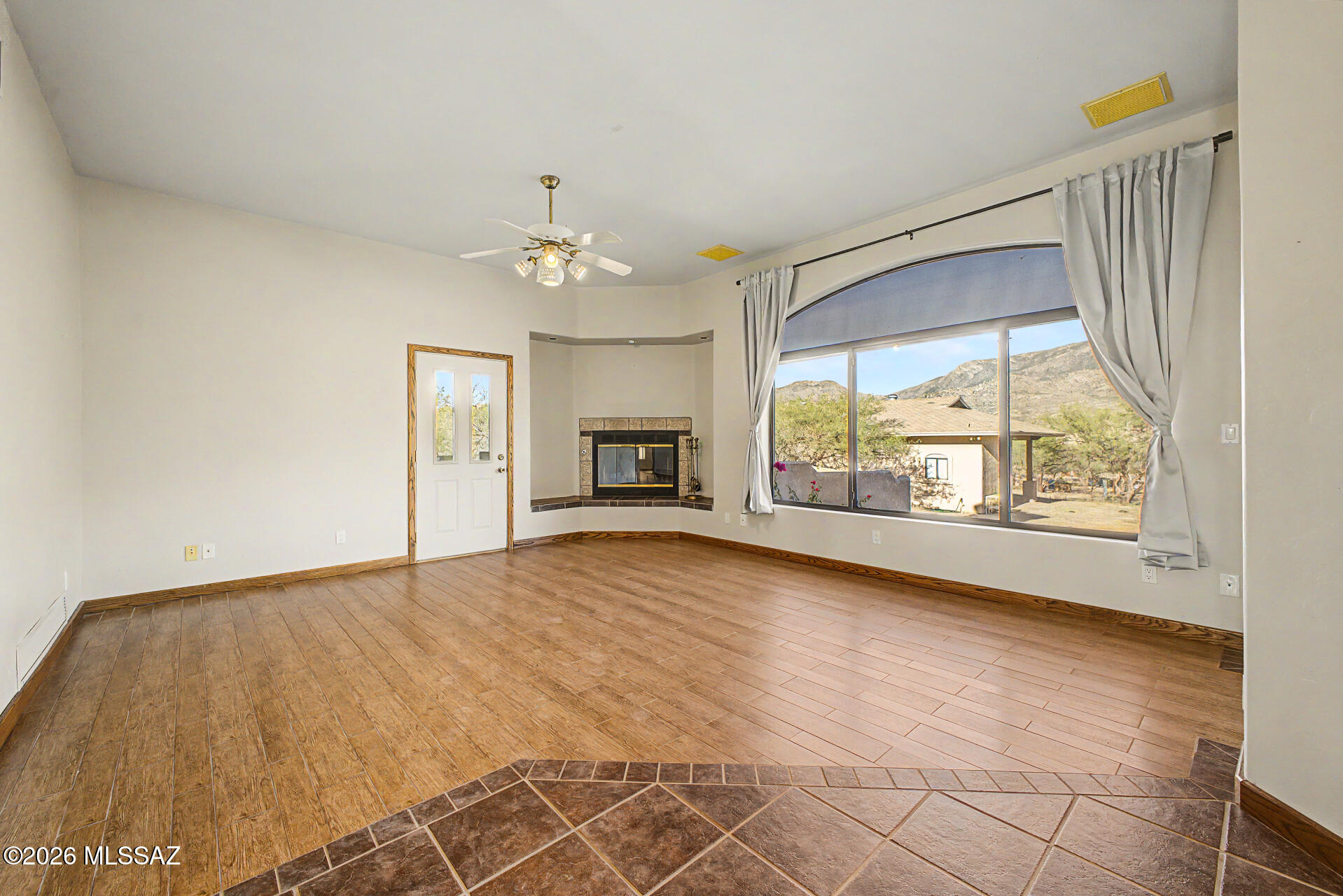 15660 North Pharlap Road Tucson, AZ 85739 - Photo 19 of 49 Living Room