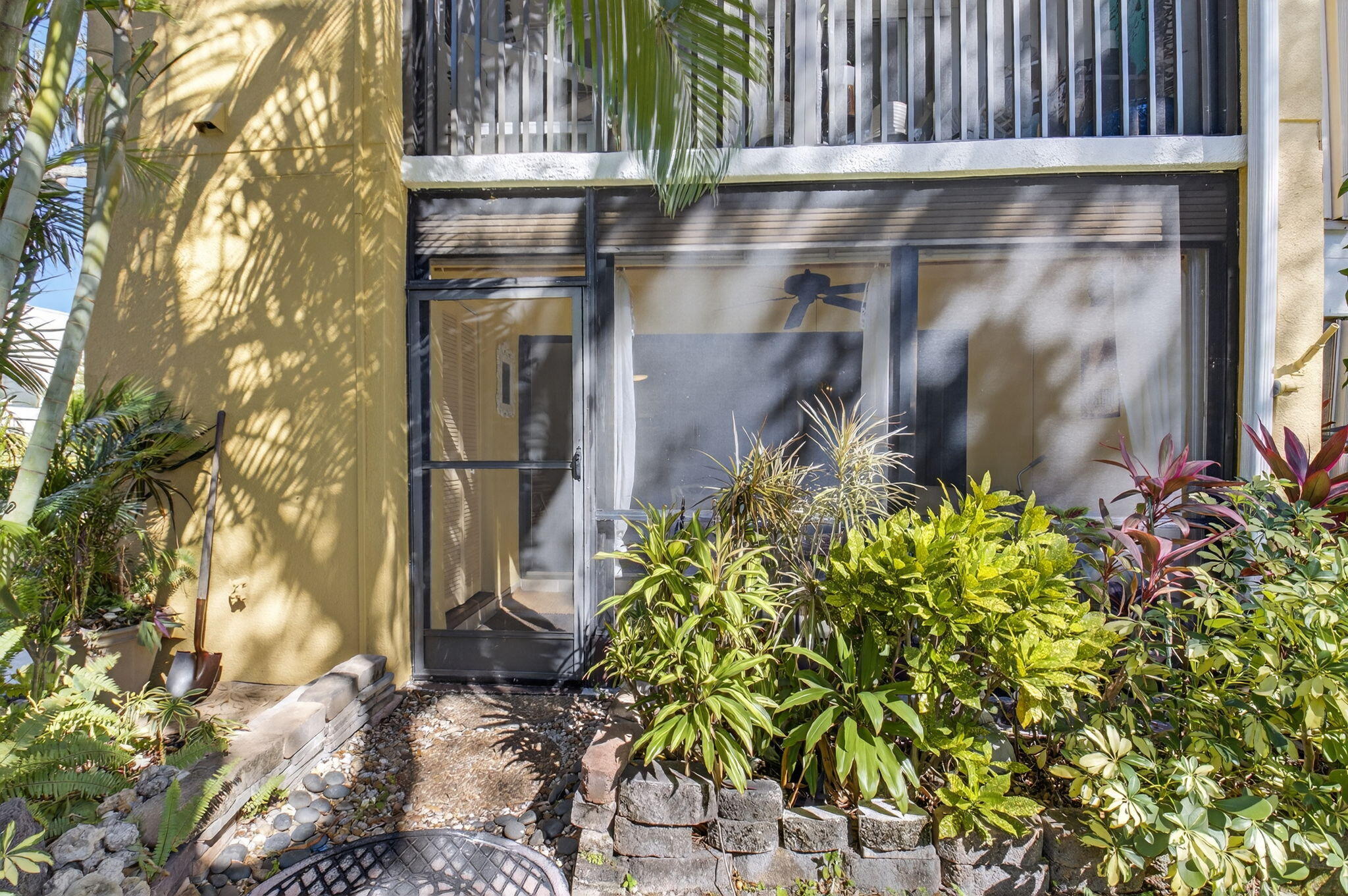 501 Dotterel Road, Unit 26B Delray Beach, FL 33444 - Photo 21 of 48 a backyard of a house