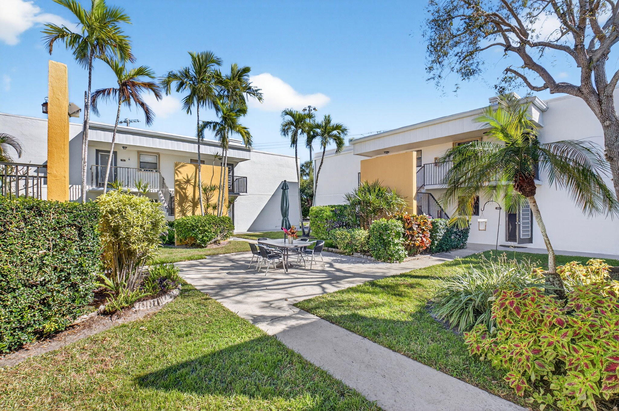 501 Dotterel Road, Unit 26B Delray Beach, FL 33444 - Photo 39 of 48 a view of a backyard with a patio