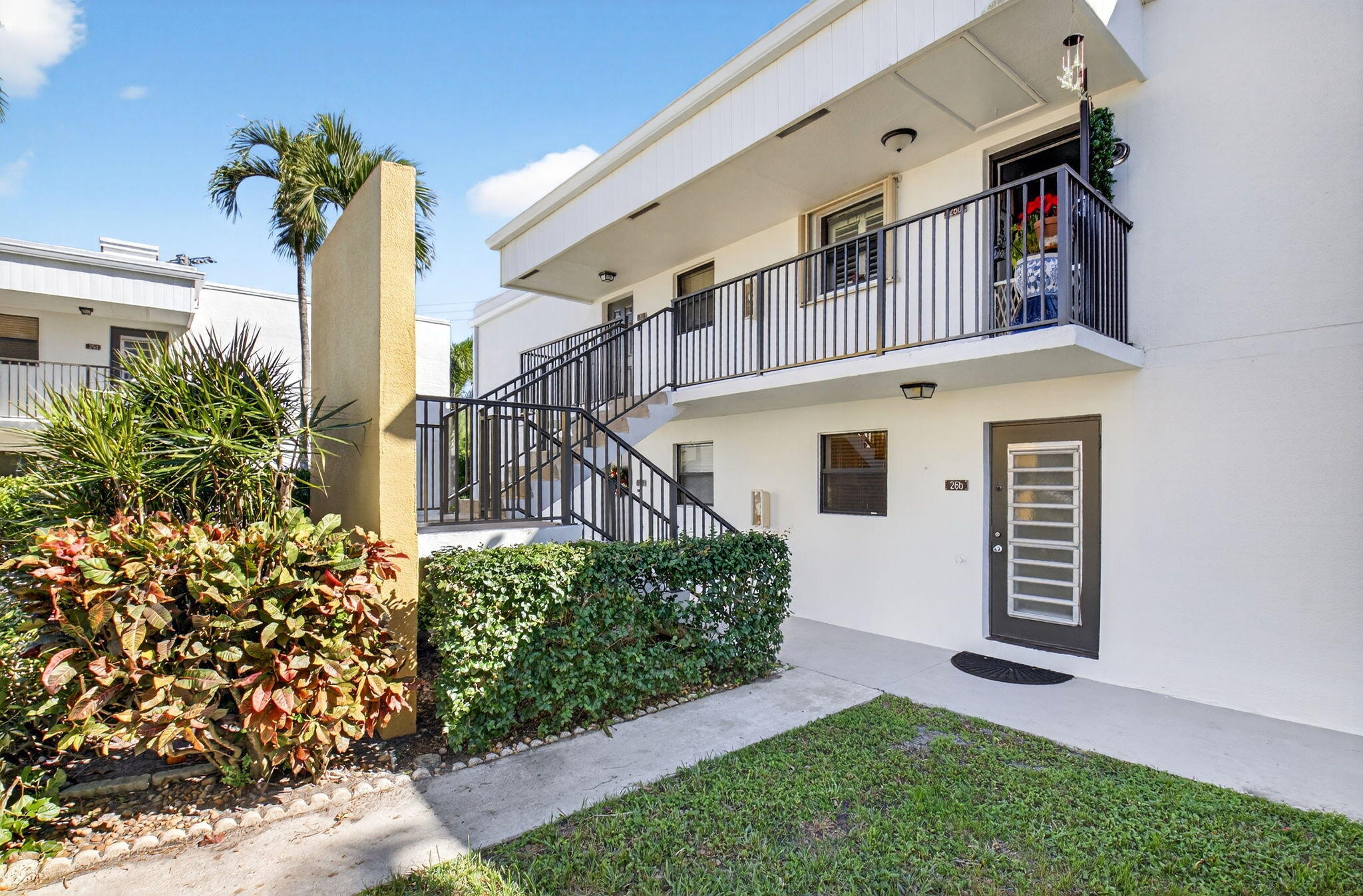 501 Dotterel Road, Unit 26B Delray Beach, FL 33444 - Photo 4 of 48 front view of a house with a yard