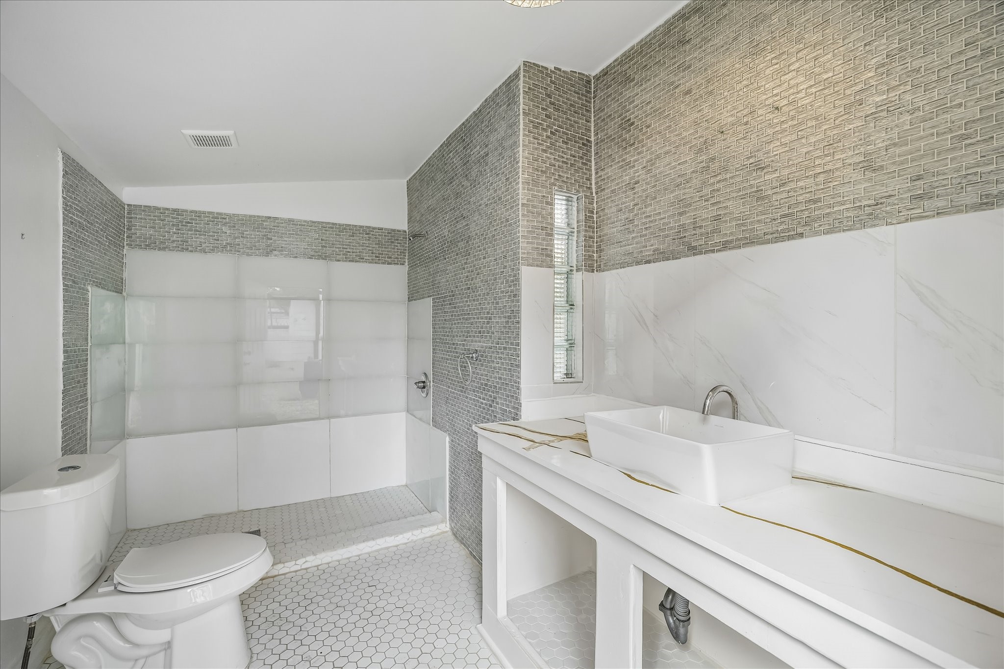 4614 Spruce Street Bellaire, TX 77401 - Photo 27 of 30 a bathroom with a sink and a bathtub
