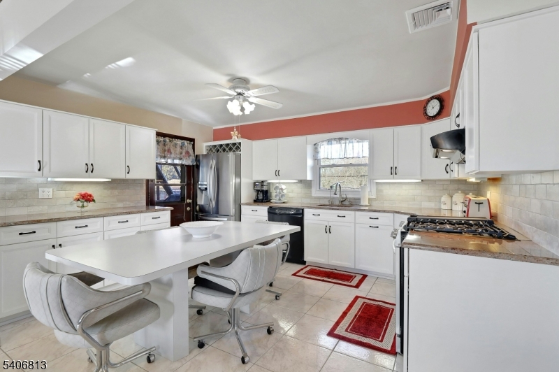 4 Highfield Court Wayne, NJ 07470 - Photo 5 of 40