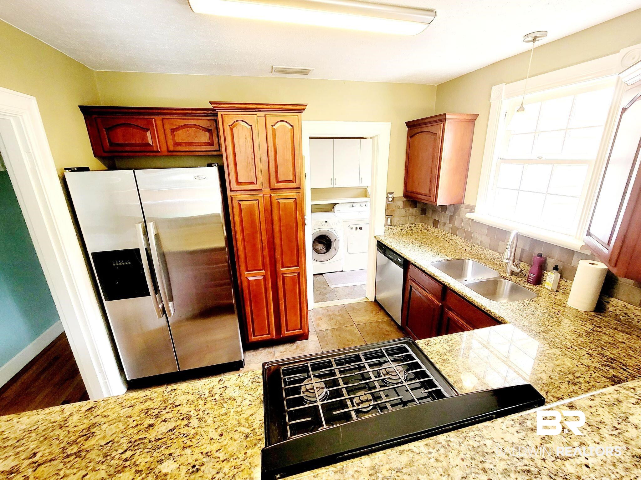 2005 Emogene Street Mobile, AL 36606 - Photo 3 of 32