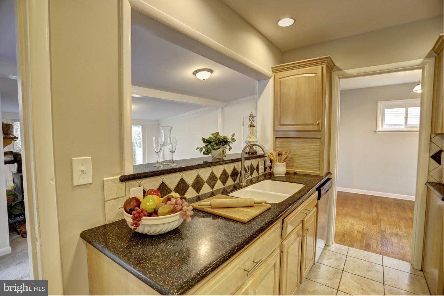 405 Ritter Road Harrisburg, PA 17109 - Photo 4 of 38 Kitchen