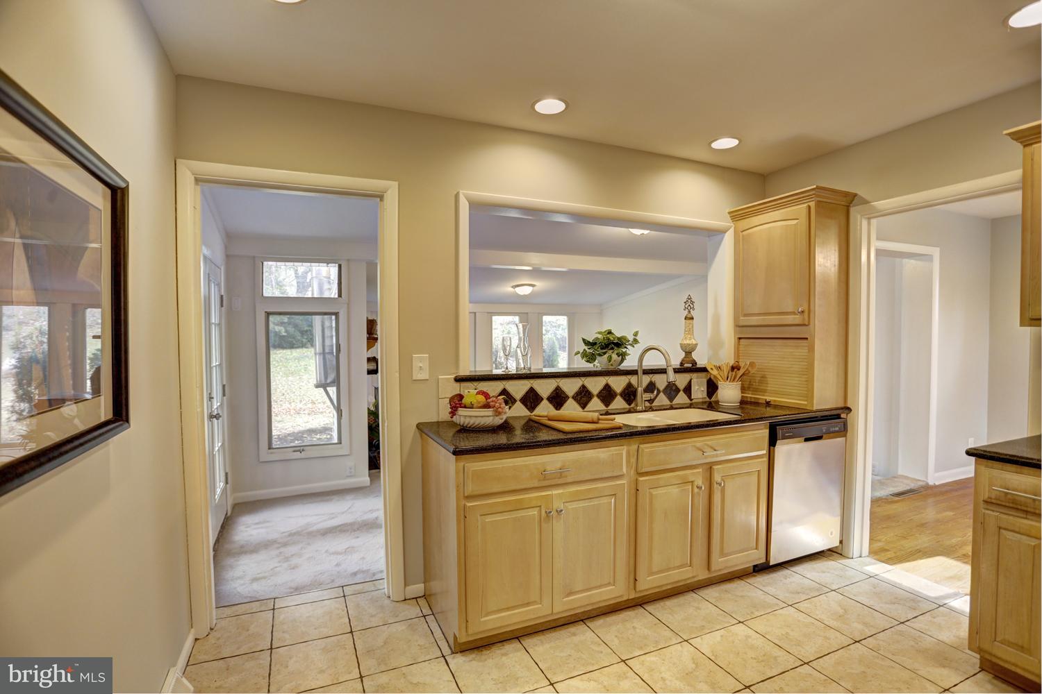 405 Ritter Road Harrisburg, PA 17109 - Photo 5 of 38 Kitchen