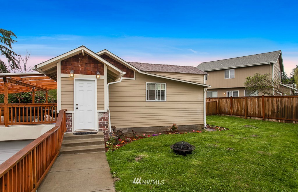 317 Powell Avenue Southwest Renton, WA 98057 - Photo 1 of 17