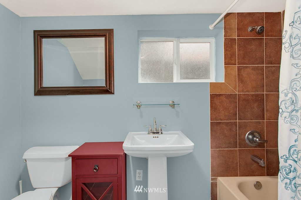 317 Powell Avenue Southwest Renton, WA 98057 - Photo 11 of 17