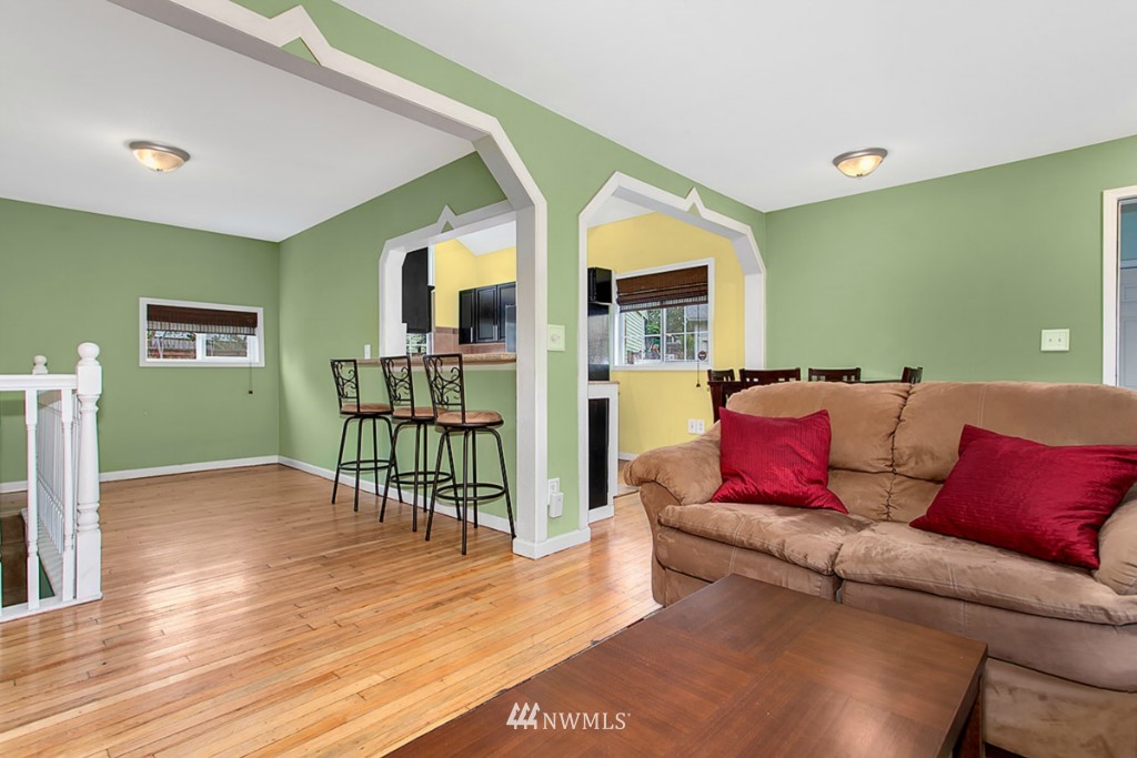 317 Powell Avenue Southwest Renton, WA 98057 - Photo 3 of 17