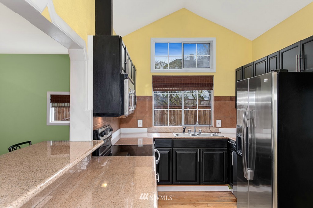 317 Powell Avenue Southwest Renton, WA 98057 - Photo 5 of 17