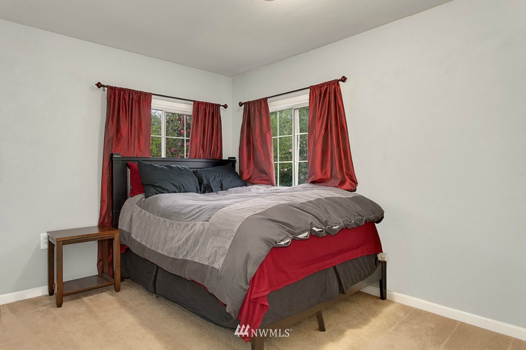 317 Powell Avenue Southwest Renton, WA 98057 - Photo 6 of 17