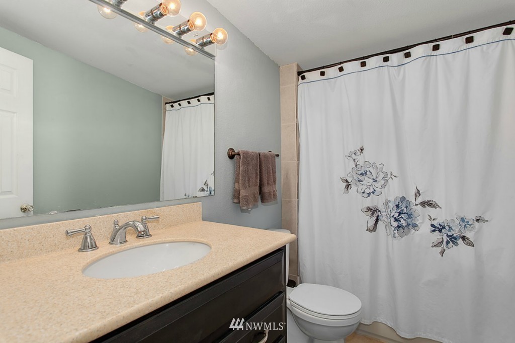 317 Powell Avenue Southwest Renton, WA 98057 - Photo 7 of 17