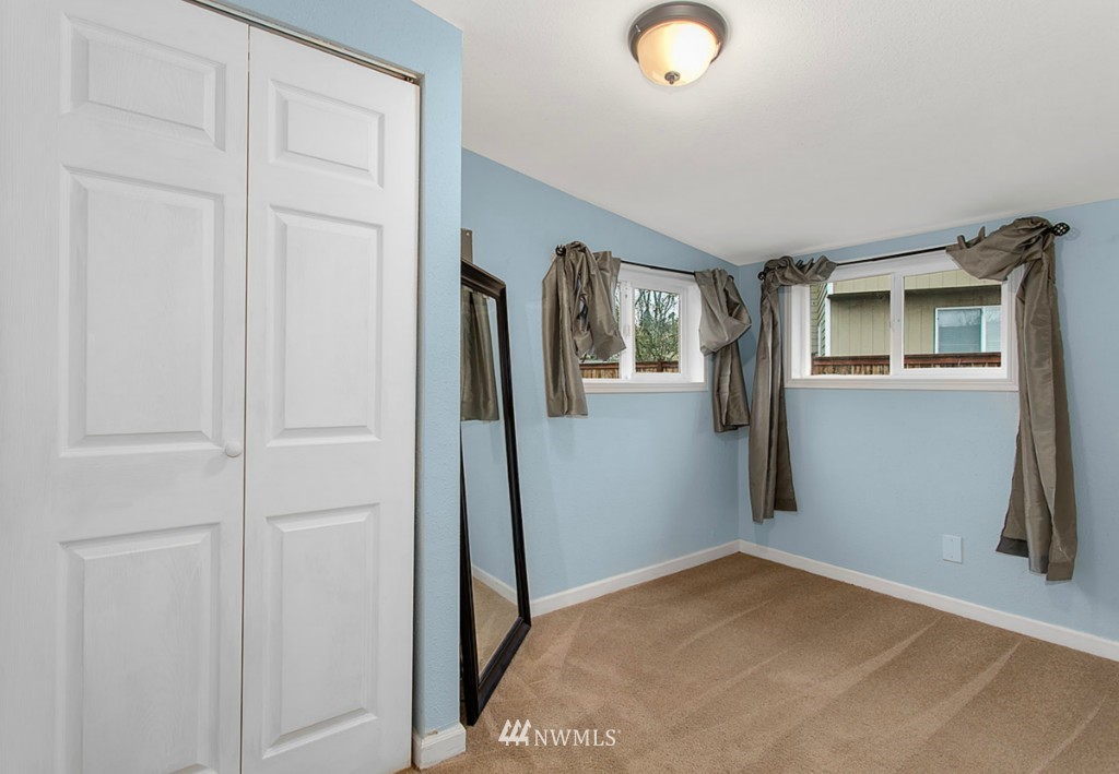 317 Powell Avenue Southwest Renton, WA 98057 - Photo 8 of 17