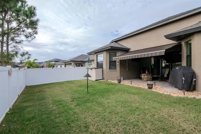 a view of back yard of the house