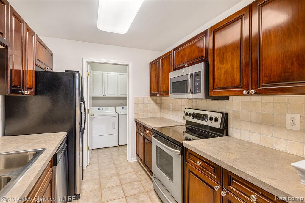 3527 Oakmonte Boulevard Rochester, MI 48306 - Photo 10 of 27