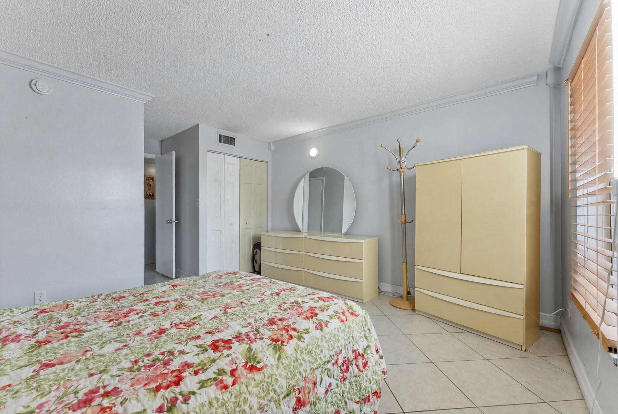 1725 West 60th Street, Unit F126 Hialeah, FL 33012 - Photo 11 of 20 20-web-or-mls-hf_20260310_223354_c4bf993