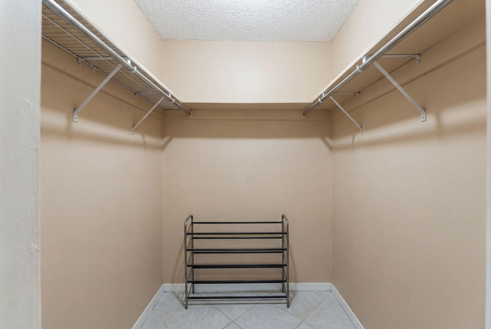 1725 West 60th Street, Unit F126 Hialeah, FL 33012 - Photo 12 of 20 18-web-or-mls-hf_20260310_223246_b060b83