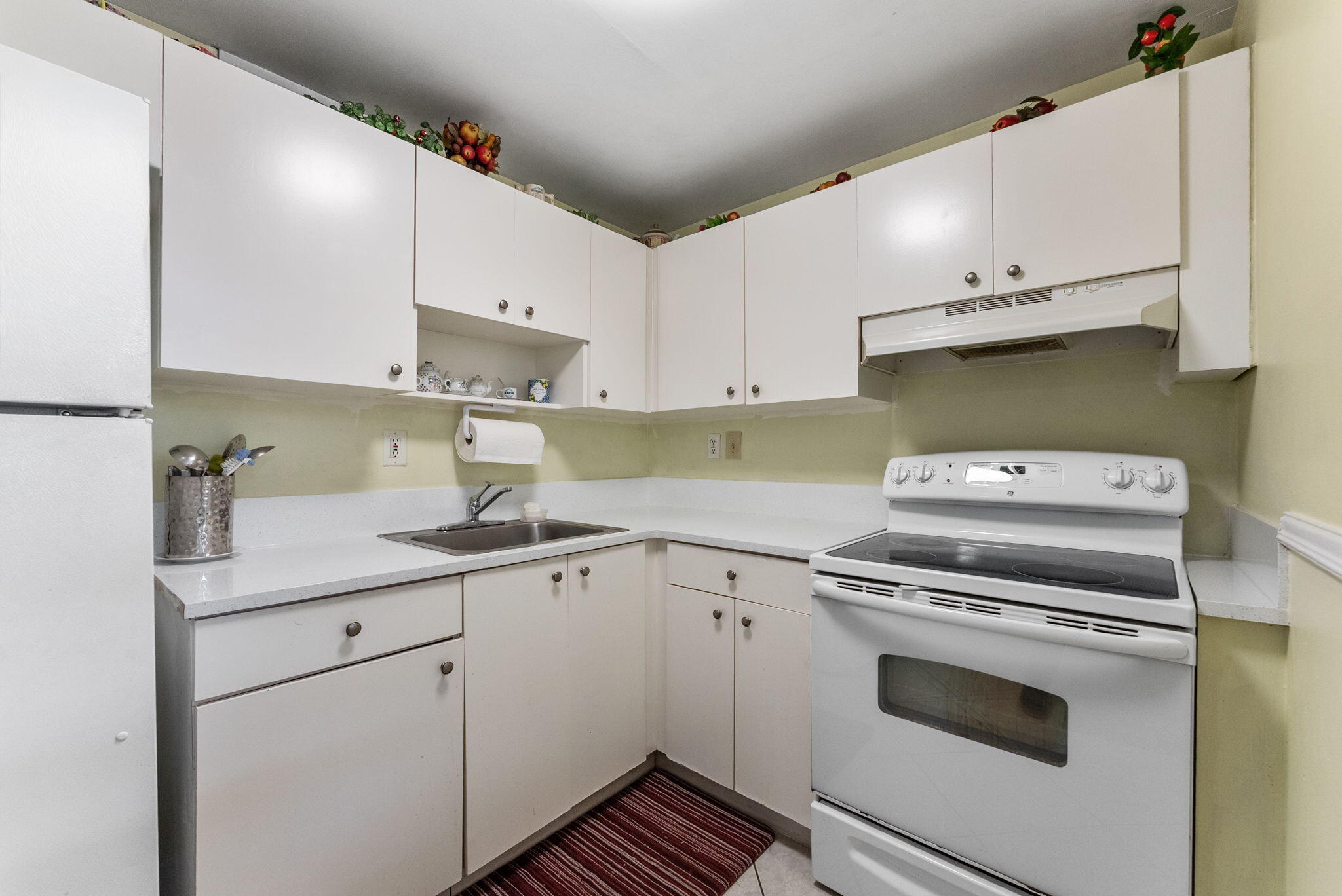 1725 West 60th Street, Unit F126 Hialeah, FL 33012 - Photo 8 of 20 14-web-or-mls-DSC08394