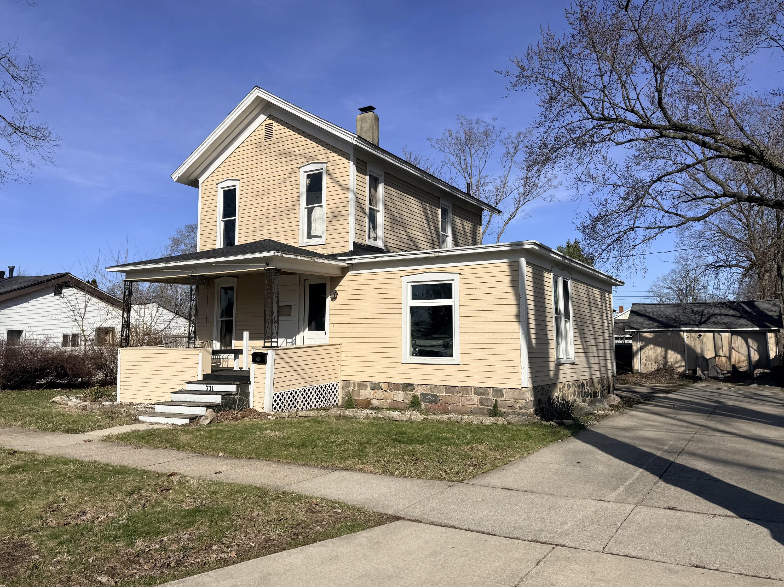 711 Maple Street Three Rivers, MI 49093 - Photo 2 of 21 IMG_7279