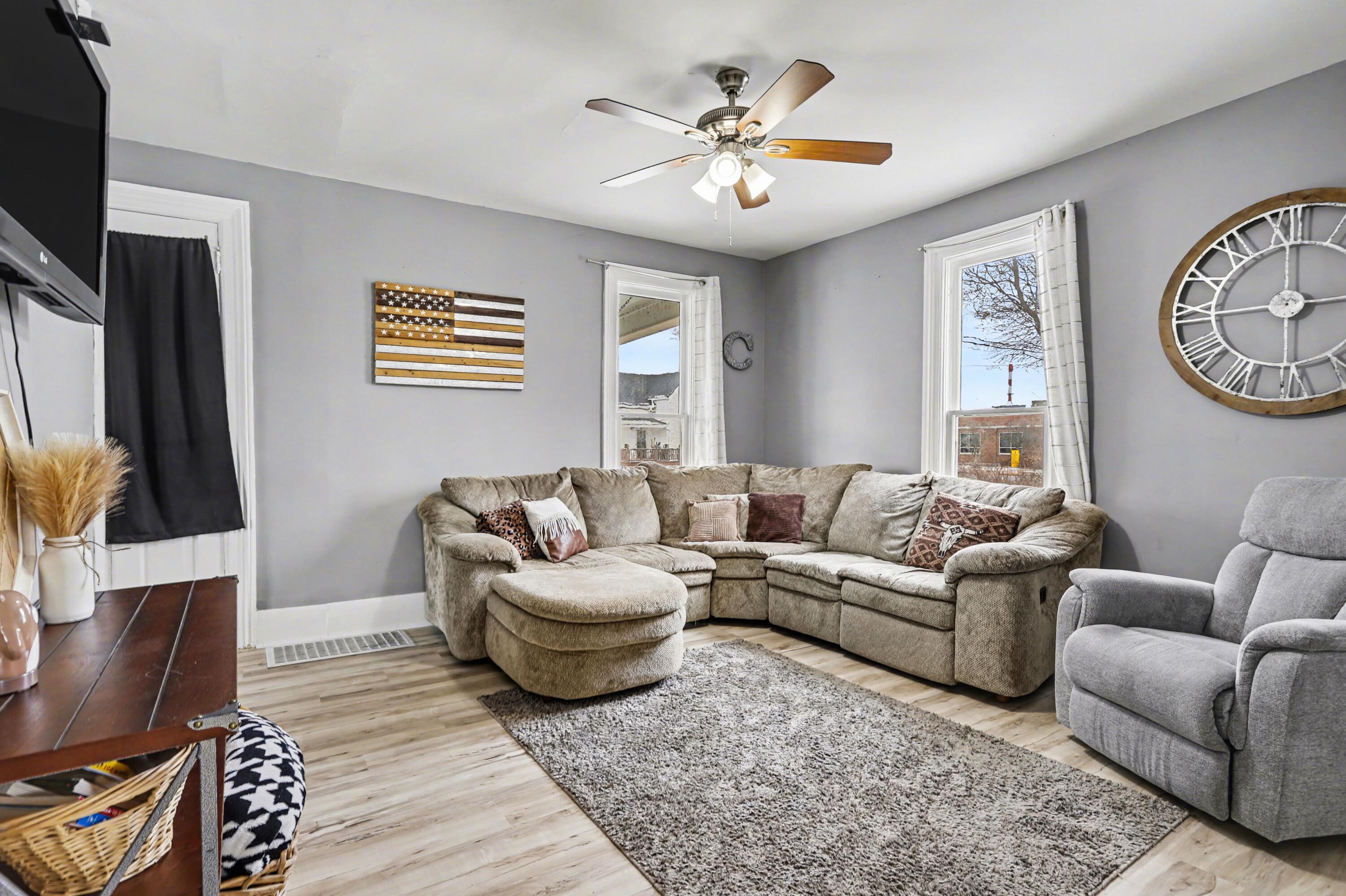 711 Maple Street Three Rivers, MI 49093 - Photo 4 of 21 005_file_3467