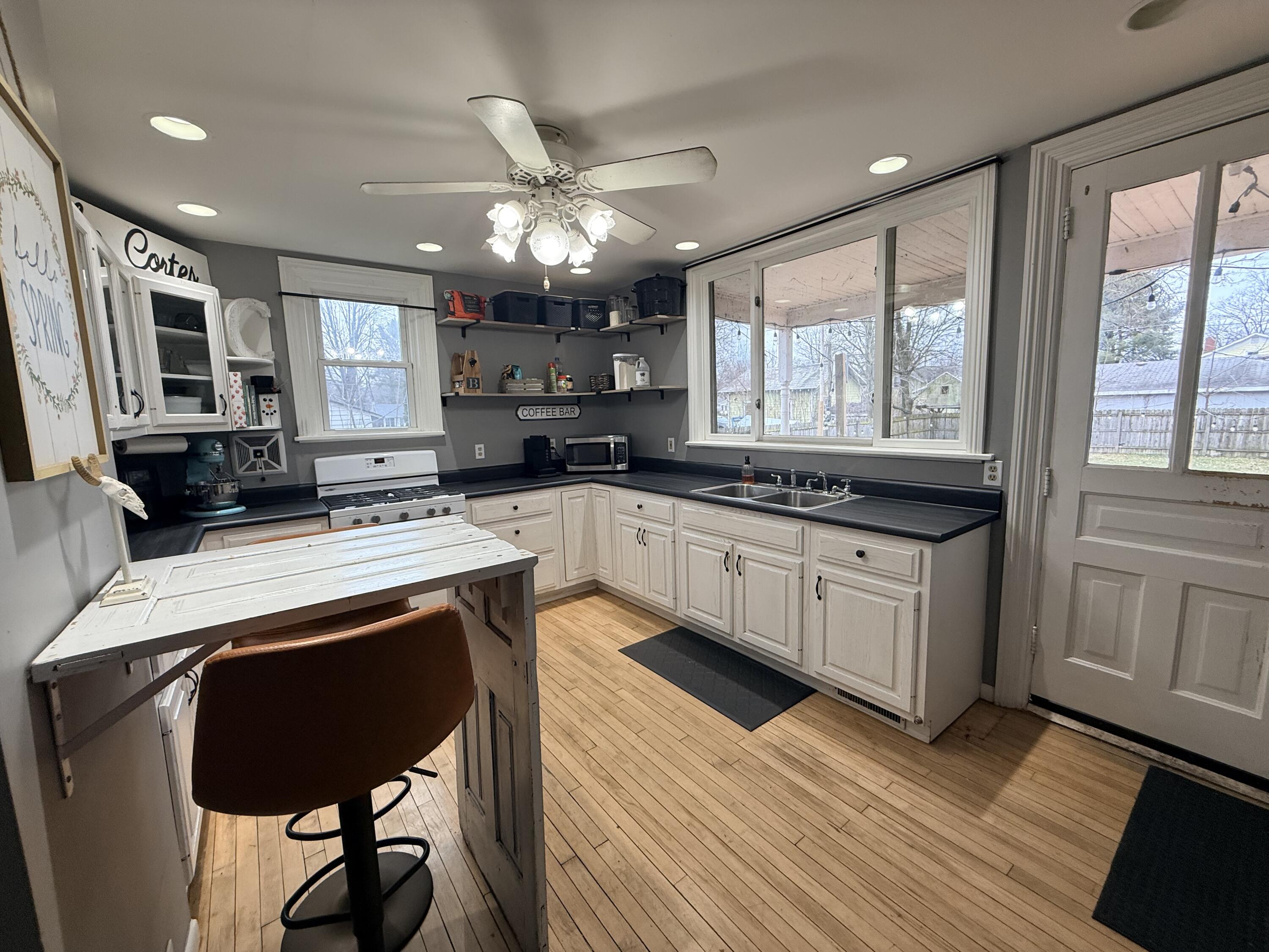 711 Maple Street Three Rivers, MI 49093 - Photo 6 of 21 IMG_7245