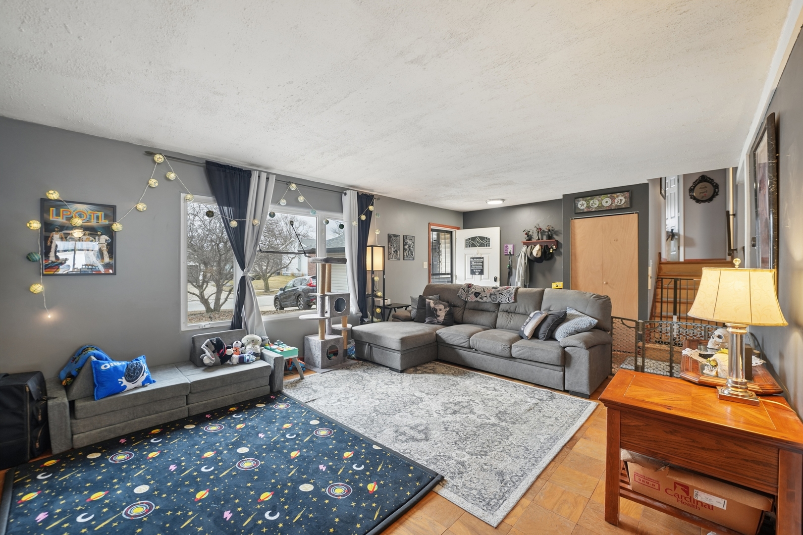 5166 Aldersyde Road Oak Forest, IL 60452 - Photo 3 of 12 a living room with furniture and a table