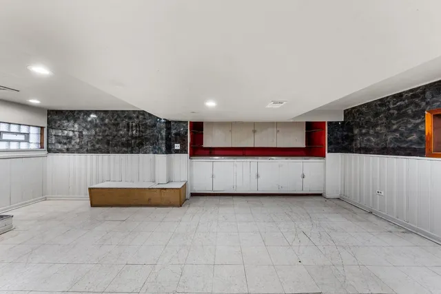 $2,500 | 8142 South Yates Boulevard, Chicago, IL 60617