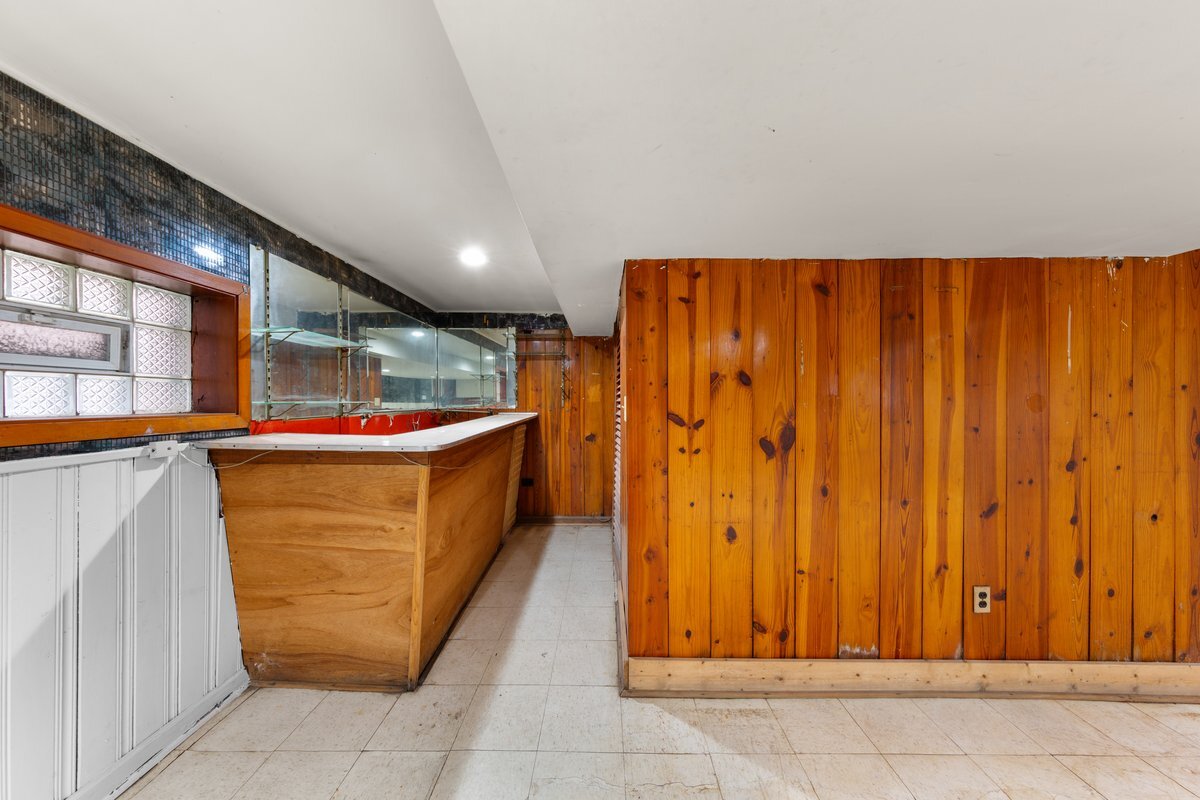 8142 South Yates Boulevard Chicago, IL 60617 - Photo 20 of 25 a view of entryway with a door