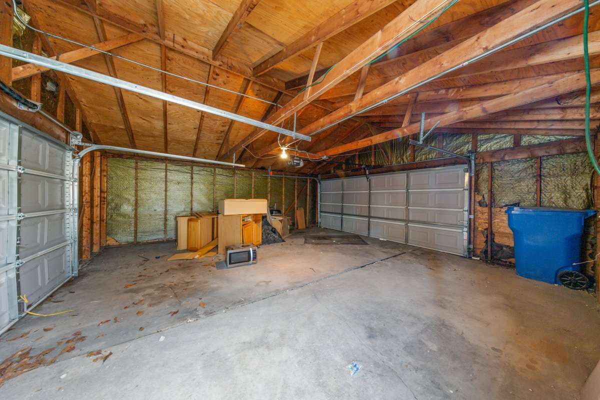 8142 South Yates Boulevard Chicago, IL 60617 - Photo 24 of 25 a view of a garage