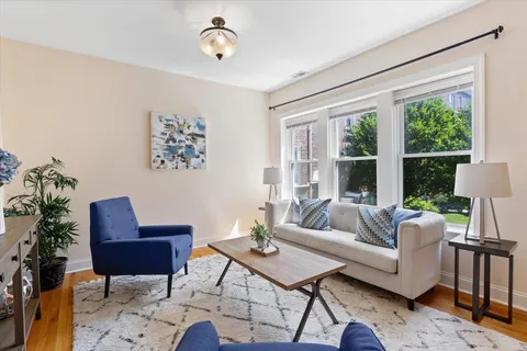 $375,000 | 1226 Elmwood Avenue, Unit 1W, Evanston, IL 60202