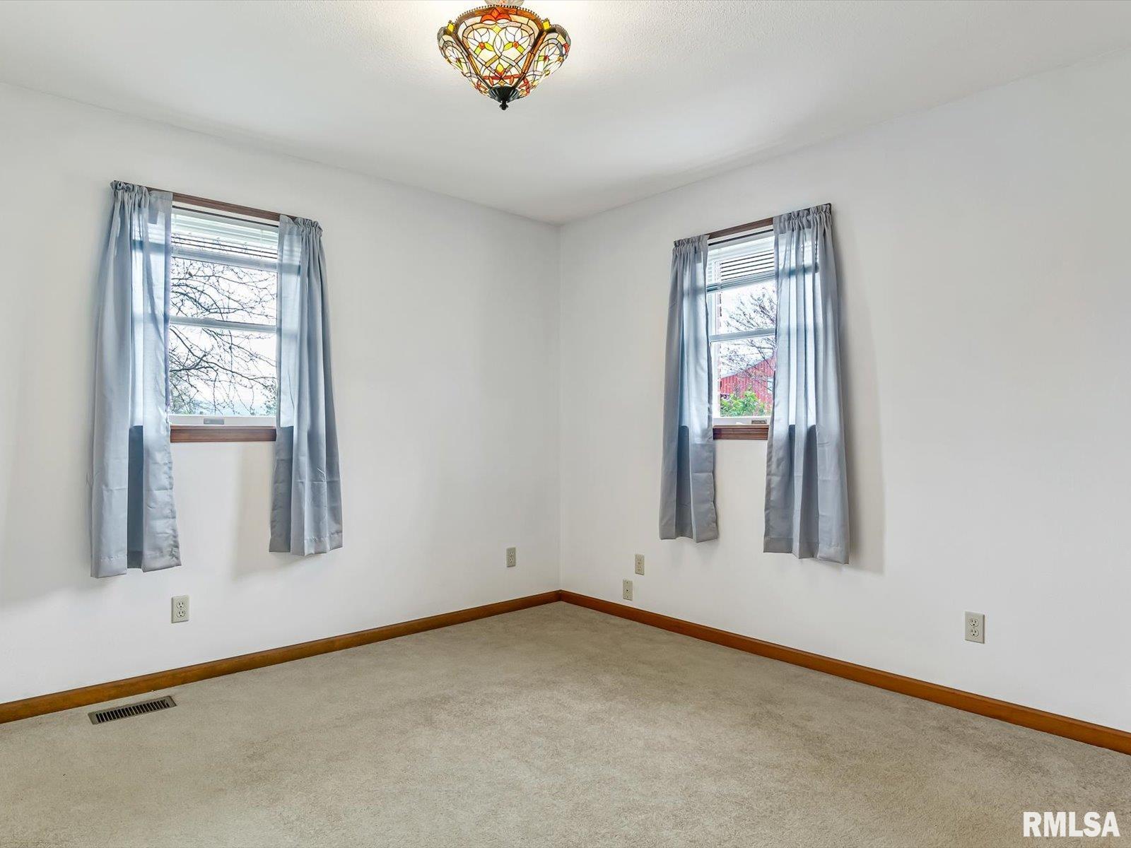 582 South 3rd Street Radom, IL 62831 - Photo 11 of 24 Gallery Image 11