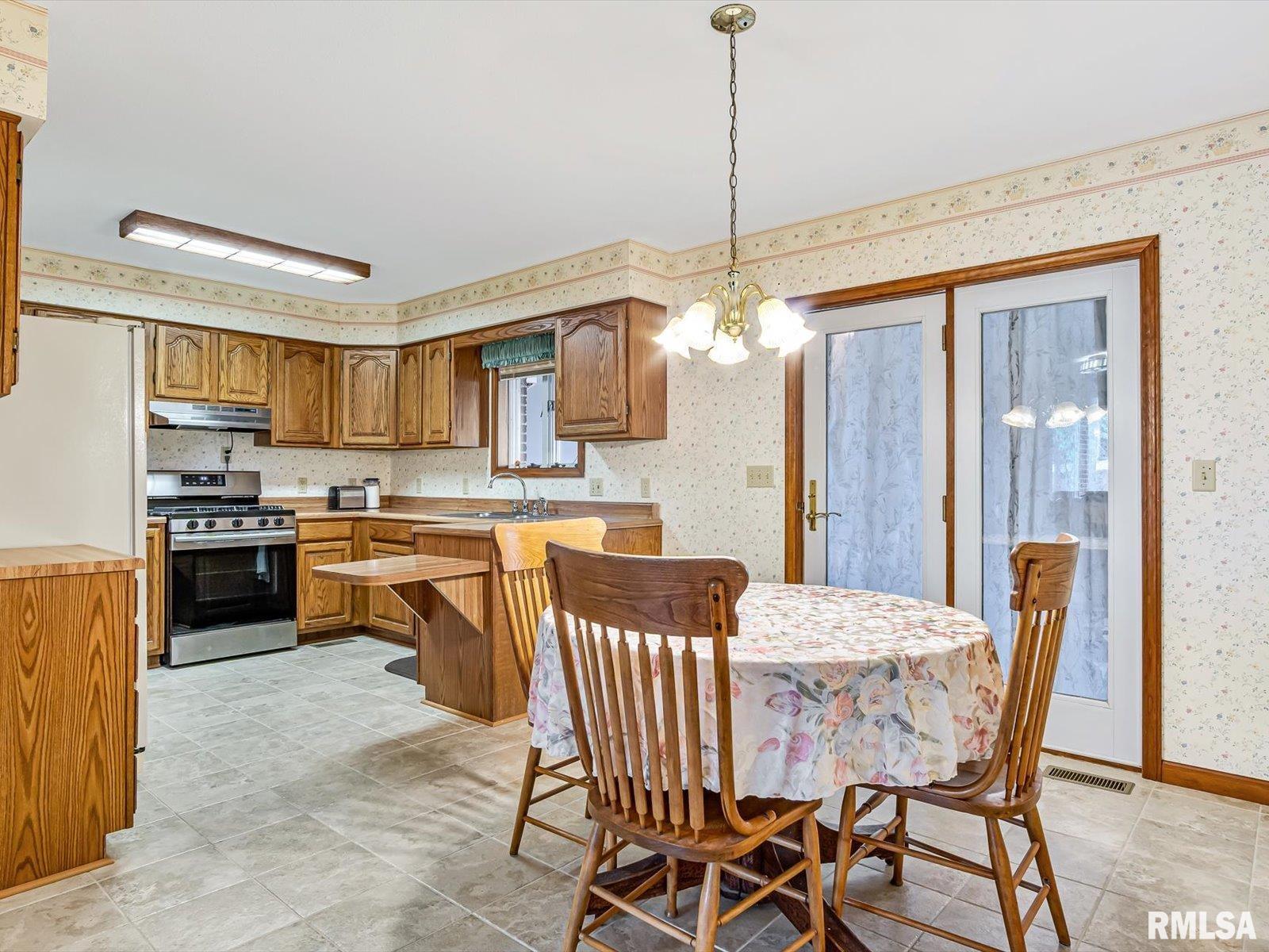 582 South 3rd Street Radom, IL 62831 - Photo 14 of 24 Gallery Image 14